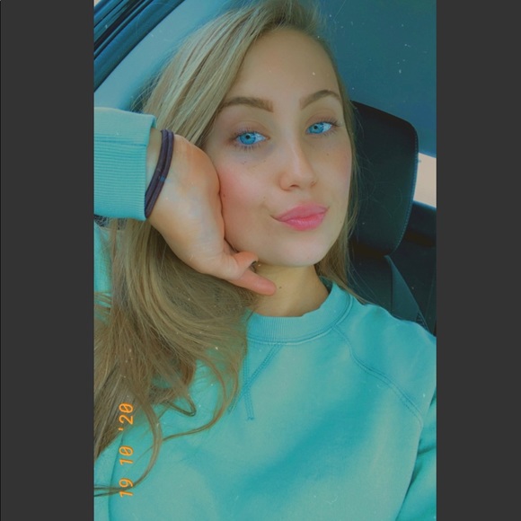 Meet your Posher, Arielle - Picture 1 of 1